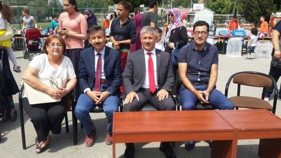 Şehit Teğmen Serdar Genç  İlk-Ortaokulu 4006 Tübitak Bilim Fuarı İlçe Milli Eğitim Müdürü Cafer TOSUN´un katılımıyla açıldı.