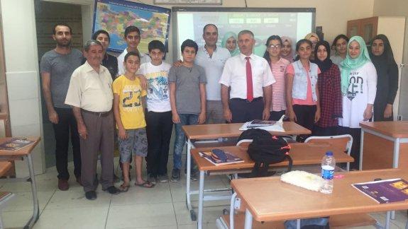 İlçe Milli Eğitim Müdürü Cafer TOSUN Şehit Uzman Onbaşı Mustafa Eser İmam-Hatip Ortaokulu  yaz kursunu ziyaret etti.