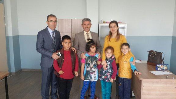 Torbalı İlçe  Milli Eğitim Müdürü Cafer TOSUN  Gazi İlkokulu özel eğitim sınıflarını ve  ana sınıfını ziyaret etti.