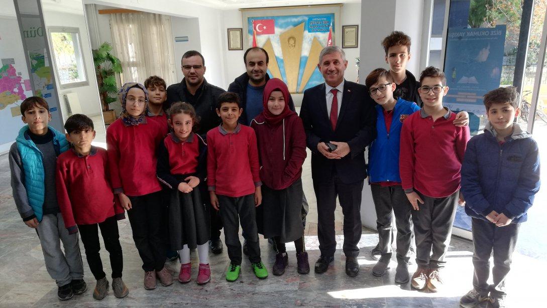 Torbalı İlçe Milli Eğitim Müdürü Cafer TOSUN okul ziyaretleri kapsamında   Şehit Mustafa Eser İmam Hatip Ortaokulunu    ziyaret etti.